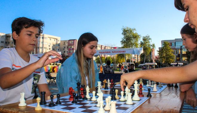 Peste 100 de participanţi, la prima ediţie a turneului „Şah în parc”, la Năvodari - 24059582245701362296870186812914-1630935060.jpg