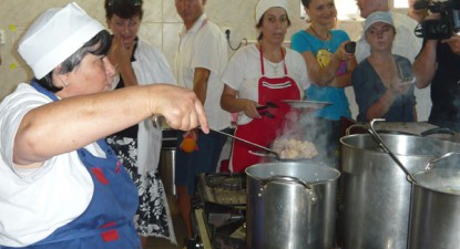 Protecția Consumatorilor a găsit mizerie și muște roind pe preparatele servite turiștilor (galerie foto) - 2405ba88e8e5bd75e3002536290f431f.jpg