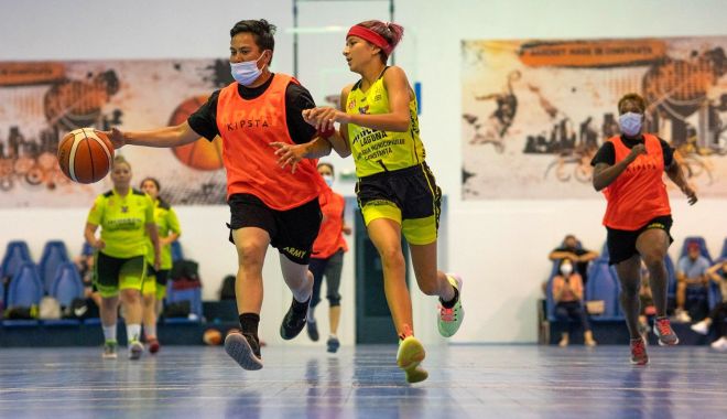 Laguna Athletic, meci amical de baschet cu militari americani, britanici şi canadieni - 24066050322630628950511941899602-1630066915.jpg