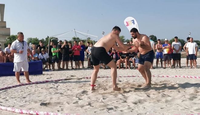 Peste 350 de sportivi, la startul Naţionalelor de lupte pe plajă, la Costineşti - 24073073932675435257237983935183-1630325807.jpg