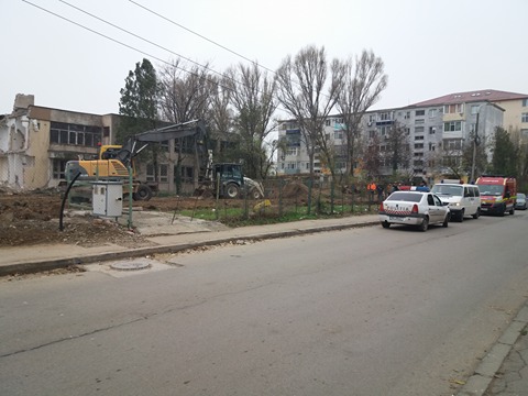 MISTER PE ȘANTIERUL DIN ZONA INTIM! ISU Dobrogea, SMURD și Poliția, la fața locului - 24098864176480232358189215664050-1511778149.jpg