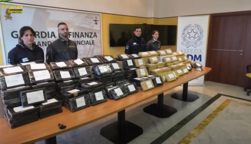 240 de kilograme de cocaină ascunse printre conservele de ton într-un container - 240dekilogramedecocainaascunsepr-1741689092.png