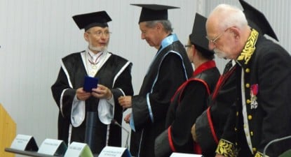 Profesorul Keith Hitchins a primit titlul de Doctor Honoris Causa al Universității 
