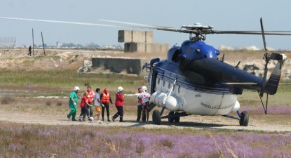 Ziariștii invitați la RoDelta 2009 au fost priponiți într-un țarc, sub paza jandarmilor - 2424d8d387f02e81c63aa227e4b0ebe6.jpg