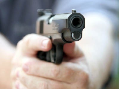 Contrabandist ÎMPUȘCAT MORTAL de polițiști - 242968pistolpolitist-1344166120.jpg
