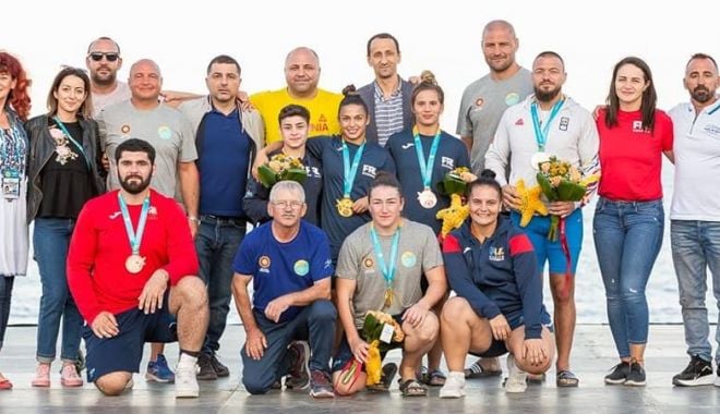 Lupte / Medalie onorifică pentru echipa de organizare a Mondialelor de lupte pe plajă de la Constanţa - 24393393434792907045490712146702-1633079153.jpg