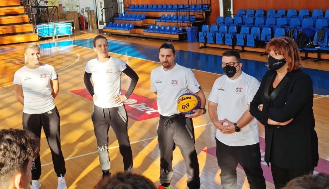 Staff-ul tehnic al BC Athletic Neptun, pregătiri cu lotul de juniori U16 al României - 24544729726350970245144435799056-1634815443.jpg