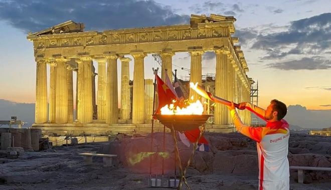 Olimpism / Flacăra olimpică a ajuns la Atena și a urcat pe Acropole - 24685180963316079535808734332370-1634638305.jpg