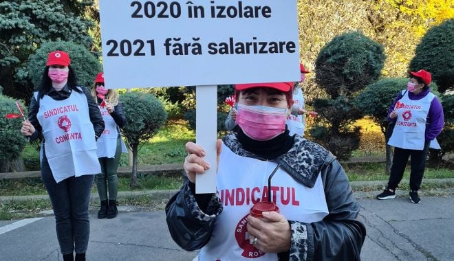 Angajaţii Direcţiei pentru Protecţia Copilului au pichetat Prefectura Constanţa - 24708508415663553337419941072695-1635166309.jpg
