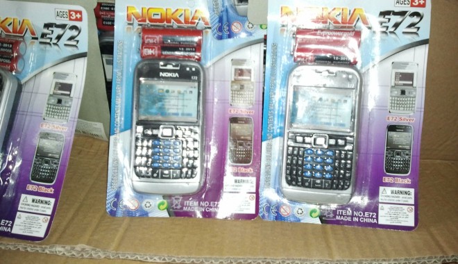 Mii de telefoane contrafăcute, găsite de Garda de Coastă - 24apriliemiitelefoanegarda-1335260454.jpg