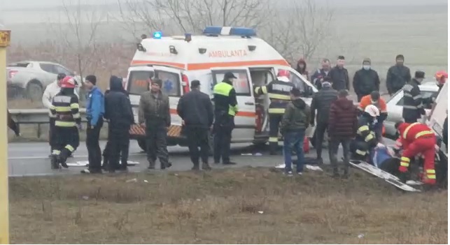 VIDEO / ACCIDENT GRAV LA CASTELU. MAI MULTE VICTIME au fost rănite! - 24febraccidcastelu-1614151644.jpg