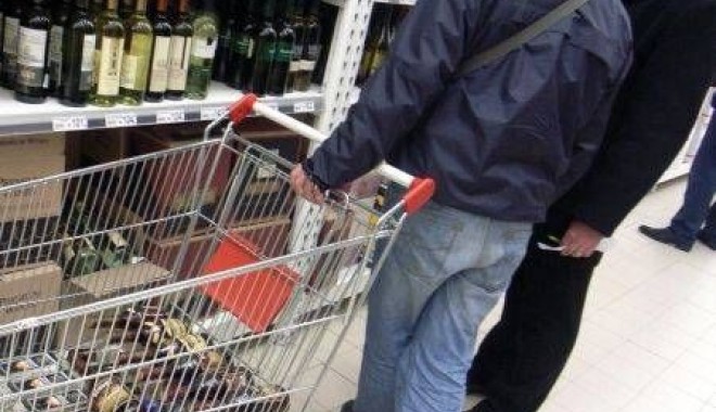 Hoț cu poftă de … whisky - 24martiefurthipermarketcora-1395660998.jpg