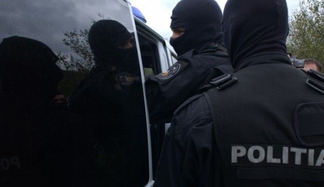 PERCHEZIȚII la indivizi suspectați de PORNOGRAFIE INFANTILĂ - 24martiepornografieinfantila-1395674737.jpg