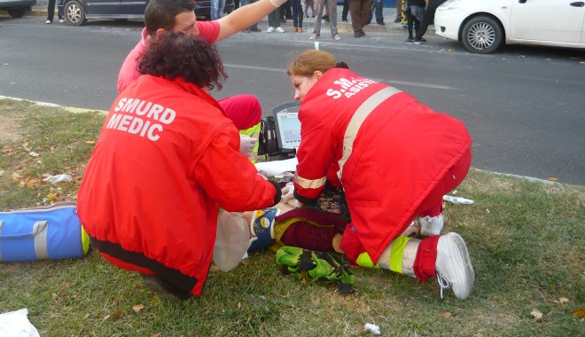 Femeie lovită de mașină, pe trecerea de pietoni - 24octombrieaccidentpieton-1414140812.jpg