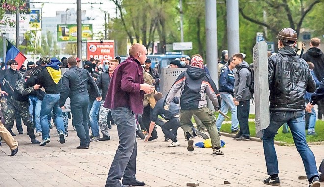 Ucraina: Legea marțială ar putea fi instituită în regiunile din est! Sute de rebeli uciși în 24 de ore - 24ucraina022d2ad815f7-1401873501.jpg