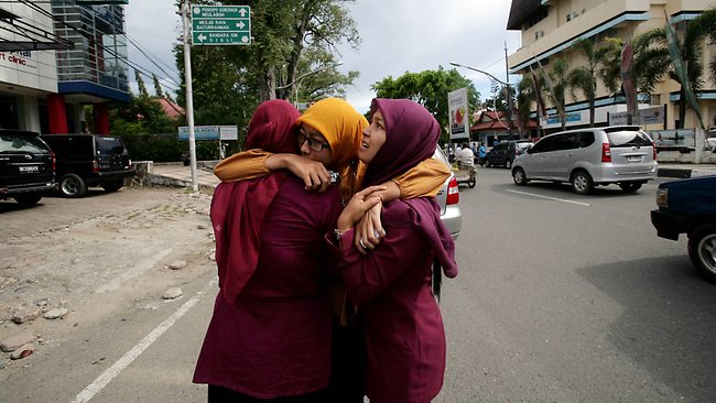 Seism în Indonezia: Cinci decese cauzate de atacuri de cord - 250918120411indonesiaquake-1334228021.jpg