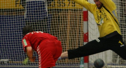 Rușii s-au supărat și au ciuruit poarta HCM-ului - 251ee15d4d84a1ae7762c3a045b377f0.jpg