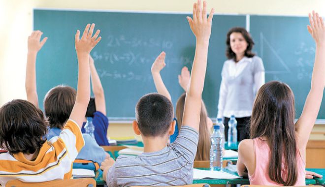 Veste bună pentru profesori! Ce decizie ia Guvernul în legătură cu cadrele didactice titulare - 253183-1554201213.jpg