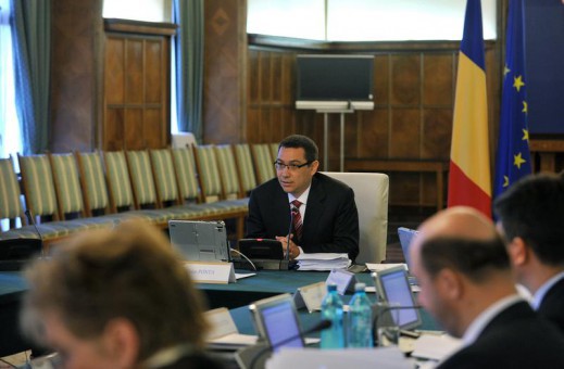 Guvernul a aprobat angajarea a 564 de magistrați pentru implementarea codurilor și reforma Justiției - 253258pontasedintaguvern-1345745597.jpg