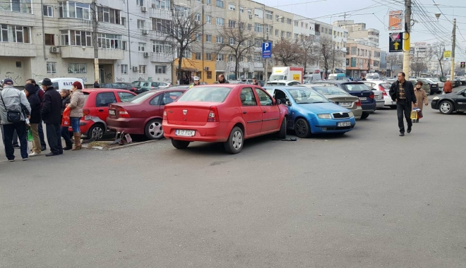 Galerie foto / Accident rutier cu 5 mașini implicate, la Constanța. Traficul este îngreunat între Dacia și Trocadero - 25590267154452588563414315262134-1513777889.jpg