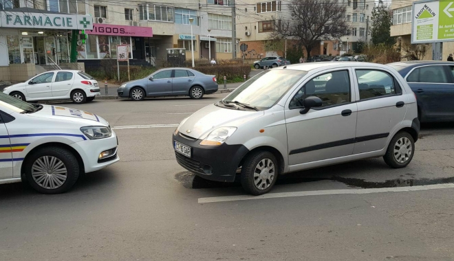 Galerie foto / Accident rutier cu 5 mașini implicate, la Constanța. Traficul este îngreunat între Dacia și Trocadero - 25593318154452586563414520894127-1513777901.jpg