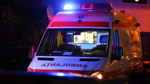 Mașină răsturnată în miez de noapte, lângă o benzinărie din Constanța! Trei tineri implicați