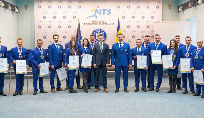 Culturism / Românii medaliaţi la Mondialele de la Santa Susanna, felicitaţi de ministrul Tineretului şi Sportului - 25812573322976456590812841558467-1637333286.jpg