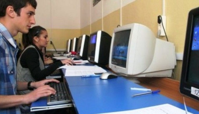 Elevii din Constanța, preveniți cu privire la capcanele de pe Internet - 25februarieelevitraficpersoane-1393332948.jpg