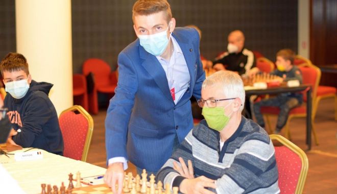 Şah / Openul Internațional al României, un turneu în care tinerii șahiști strălucesc - 26056004838118797379317757721497-1637759528.jpg