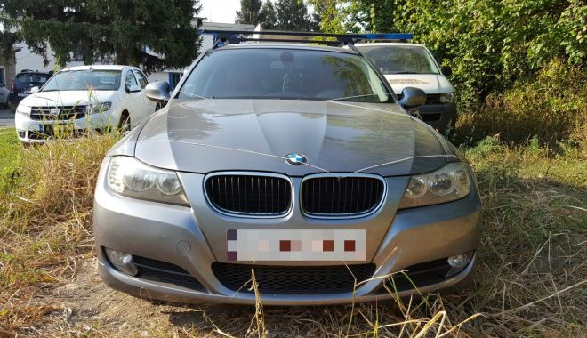 Un bărbat a rămas fără mașină, exact când să intre cu ea în țară - 260802-1566801721.jpg