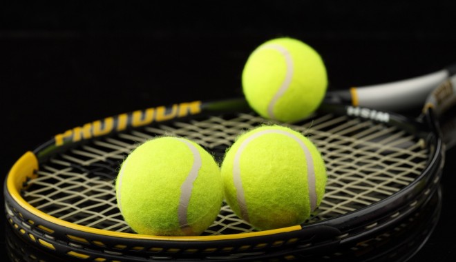 Tenis: Kuznețova, învingătoarea turneului de la Washington - 26265tennisballandracketwallpape-1407148830.jpg