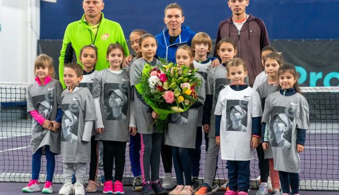 Simona Halep, antrenamente alături de copii susţinuţi de Fundaţia Olimpică Română - 26536969654145798852738236236485-1638887383.jpg