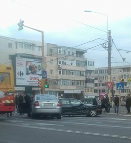 ACCIDENT RUTIER LA CONSTANȚA. TREI AUTOTURISME SUNT IMPLICATE - 26550980155712178437455320912454-1514894265.jpg