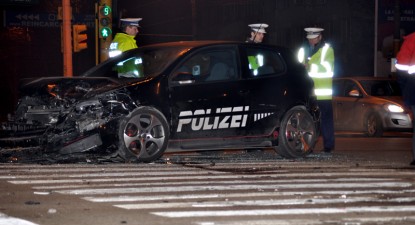 Impact cu o ambulanță, în intersecția de la Kaufland (galerie foto) - 26607b51df431f0b2986cd362dd73d20.jpg