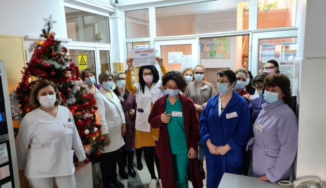 Membrii Sindicatului „Sanitas” Constanţa au intrat în grevă japoneză - 26974436016058087397966533554448-1640171193.jpg
