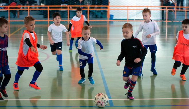 Fotbal / Diplome, cadouri şi multe surprize, la Cupa Moş Crăciun de la Medgidia - 26981233136310144270237062973322-1640598853.jpg