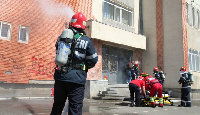 DISPERARE LA ISU DOBROGEA! Iată LISTA cu cei 192 de POMPIERI care VOR FI DAȚI AFARĂ - 26ianuariepompieriisucrucearosie-1390729626.jpg