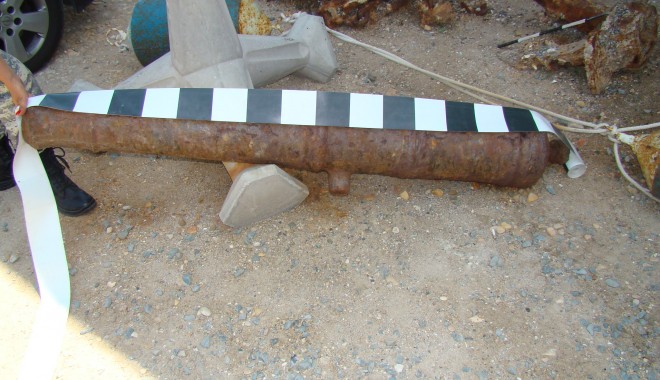 GALERIE FOTO și VIDEO / Armă de artilerie din secolele XVIII - XIX, descoperită pe plajă - 26iuniearmaartilerie-1372242125.jpg