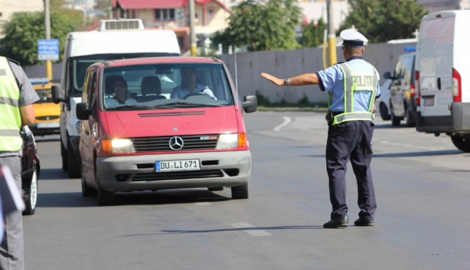 Rutieriștii continuă să dea amenzi. Vizați: vitezomanii - 26septembrieraziedezrobirii41348-1377259094.jpg