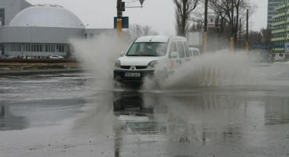 Canalizările înfundate le-au dat bătăi de cap constănțenilor - 2709dee006302de2346c691fe8bb05ca.jpg