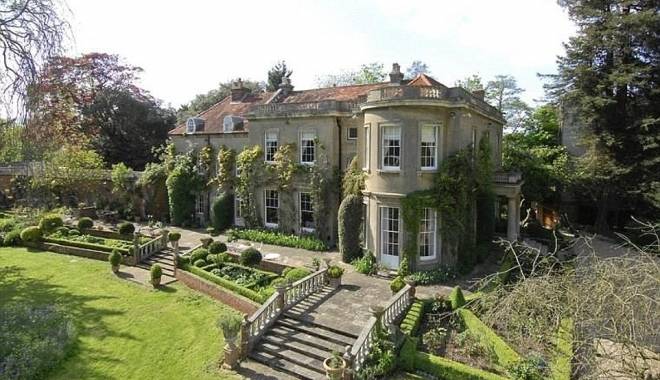 Casa lui George Clooney a fost inundată - 270a38c0000005783014334imagea214-1452843325.jpg