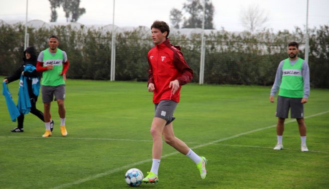 Fotbal / Bursa transferurilor. UTA şi-a adus un atacant canadian cu paşaport italian - 27164966810161182329748942407966-1642063603.jpg