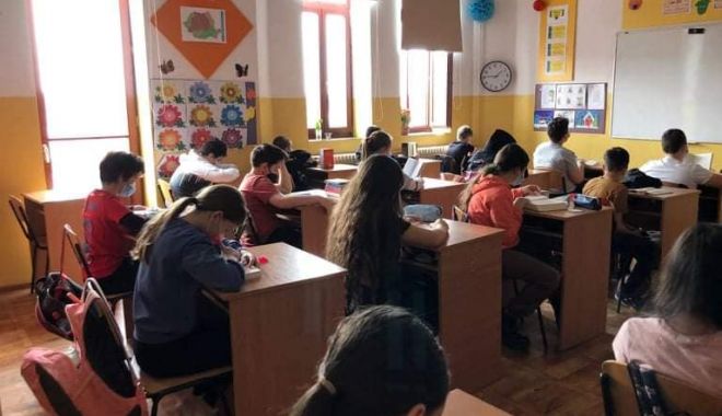 „Ziua Porților Deschise” la Liceul Teoretic “Anghel Saligny” Cernavoda - 27355375710252935413831513584824-1648756196.jpg
