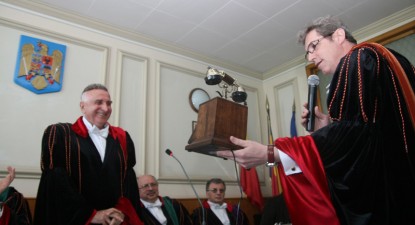 Prof. univ. dr. Octavian Alexander Tejas și acad. Adrian Streinu Cercel - Doctori Honoris Causa ai Universității 
