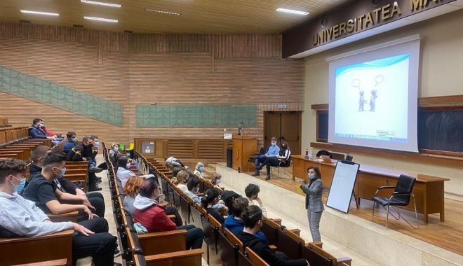 Dezbatere între liceeni și studenți, pe tema egalității de gen în domeniul maritim - 27488583345057648195293152856668-1646648904.jpg