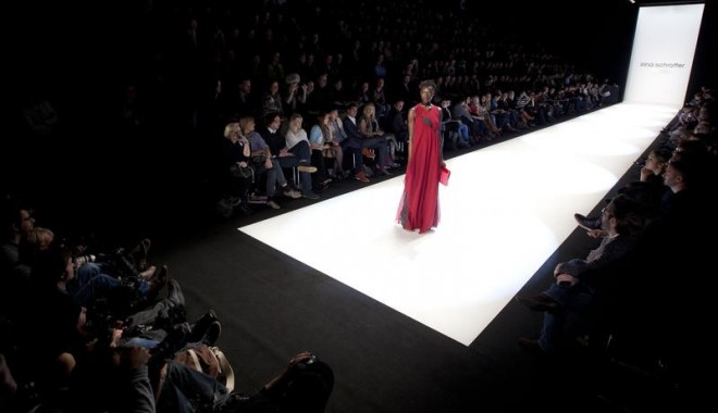 Designerii români expun la Berlin - 276807irinaschrottercatwalk-1358264886.jpg