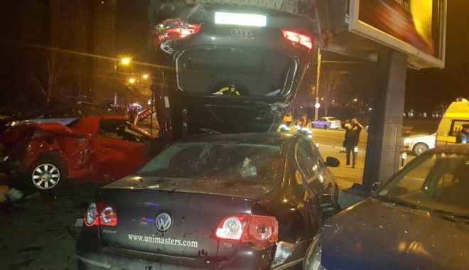 ACCIDENT CU 10 MAȘINI IMPLICATE ȘI UN STÂLP DĂRÂMAT, ÎN ZONA GĂRII CONSTANȚA. Ce spune Poliția Rutieră despre acest incident - 27999192172685236067087616373496-1518506935.jpg