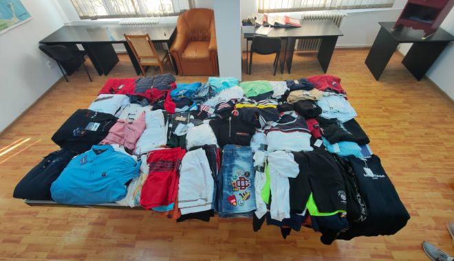 Depistaţi de jandarmi, în timp ce comercializau produse "de firmă", în Eforie