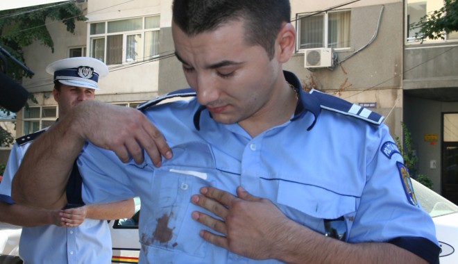 Caz șocant în Constanța! Polițist bătut și mușcat de față! - UPDATE - 27augustpolitistagresat-1409134313.jpg