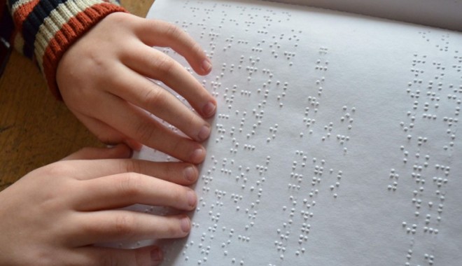 Astăzi este Ziua internațională a educației copiilor nevăzători - 27citirebraille-1384342156.jpg